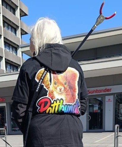 Pottbundt-Shirt im Einsatz während einer Aktion im Stadtraum
